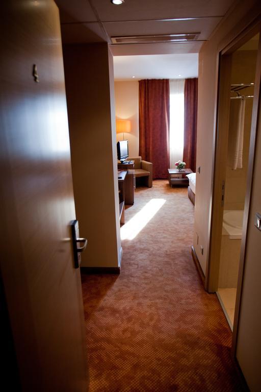 Top Rooms Aparthotel Bucareste Exterior foto
