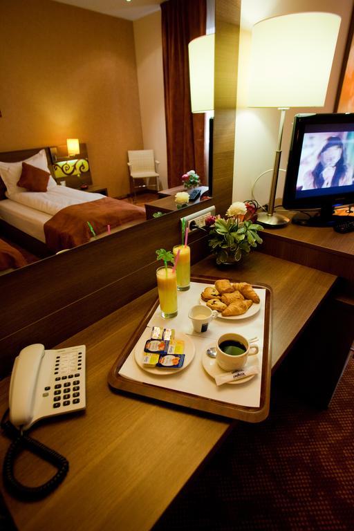 Top Rooms Aparthotel Bucareste Exterior foto